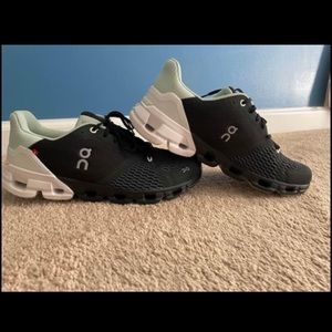 ON Cloudflyer Running Sneaker